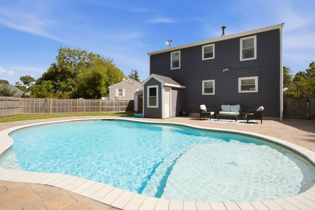 5 Beejay Ct, Warren, RI 02885