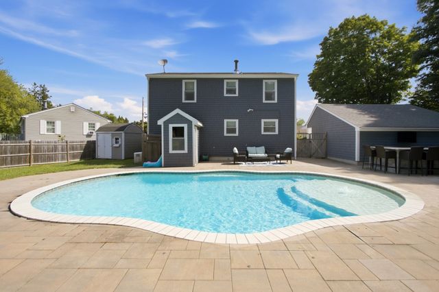 5 Beejay Ct, Warren, RI 02885