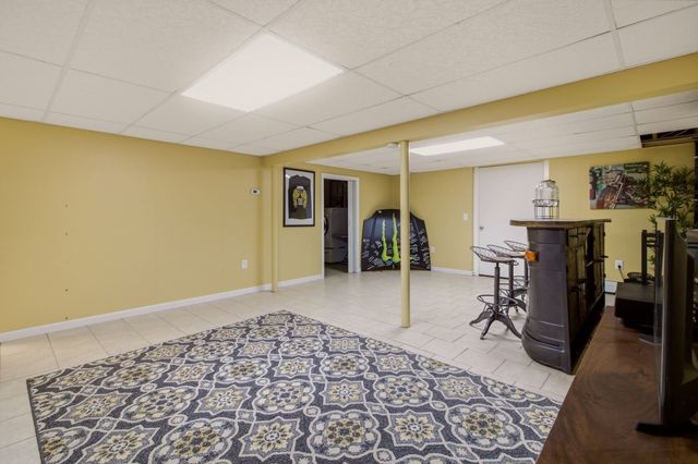 5 Beejay Ct, Warren, RI 02885
