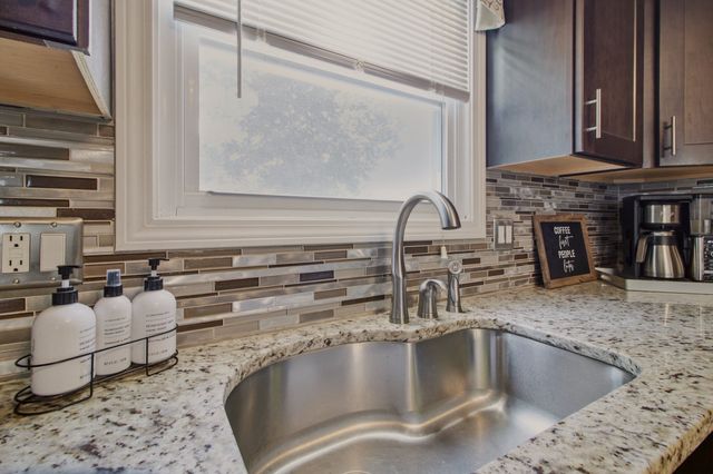 5 Beejay Ct, Warren, RI 02885