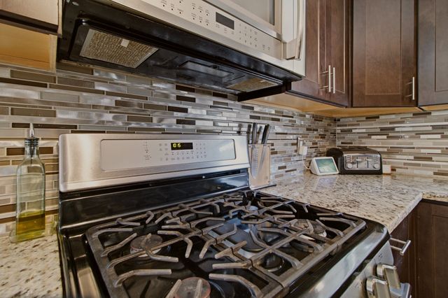 5 Beejay Ct, Warren, RI 02885