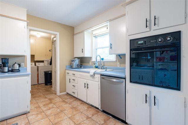 911 NW 10th Street, Bentonville, AR 72712