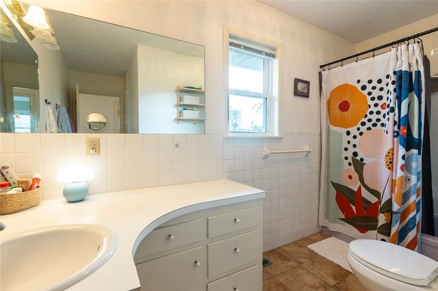 911 NW 10th Street, Bentonville, AR 72712