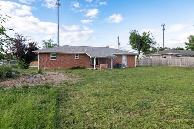 911 NW 10th Street, Bentonville, AR 72712