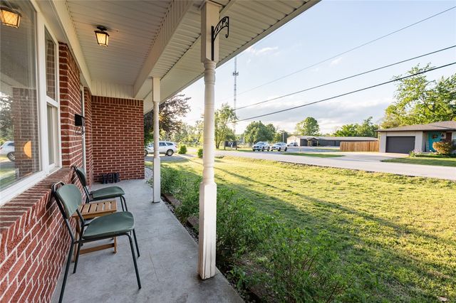 911 NW 10th Street, Bentonville, AR 72712