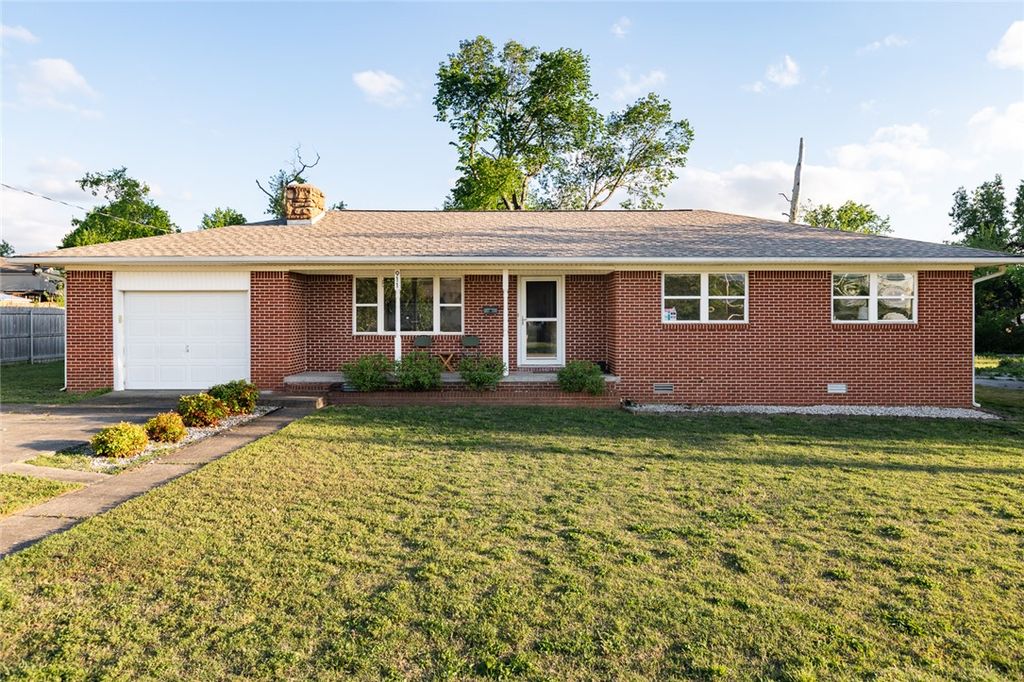 911 NW 10th Street, Bentonville, AR 72712