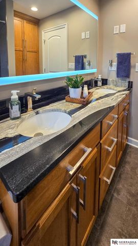 7220 York Lane, Lincoln, NE 68505