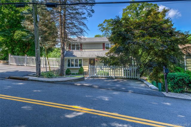 454 Swanson Drive, Thornwood, NY 10594