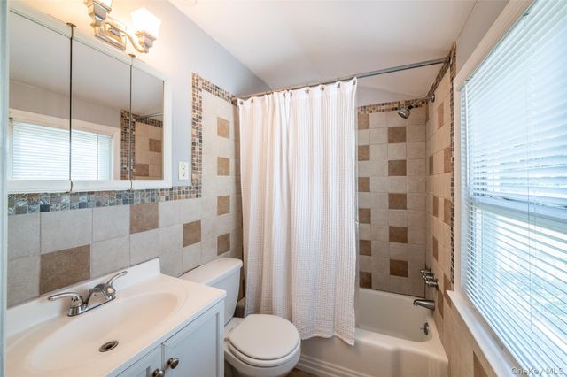 454 Swanson Drive, Thornwood, NY 10594