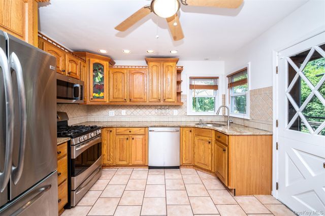 454 Swanson Drive, Thornwood, NY 10594