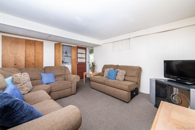 454 Swanson Drive, Thornwood, NY 10594