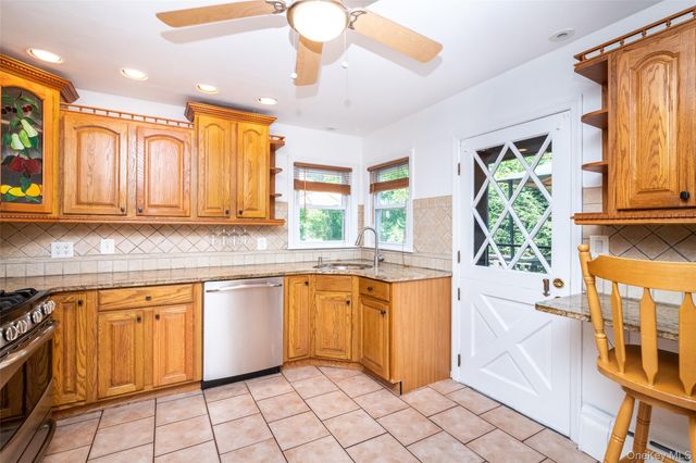 454 Swanson Drive, Thornwood, NY 10594