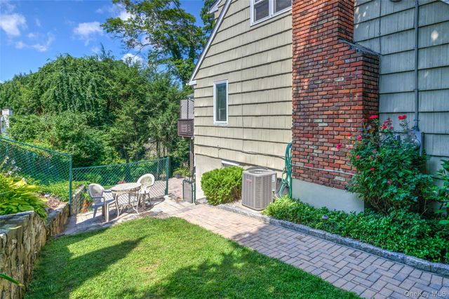 454 Swanson Drive, Thornwood, NY 10594