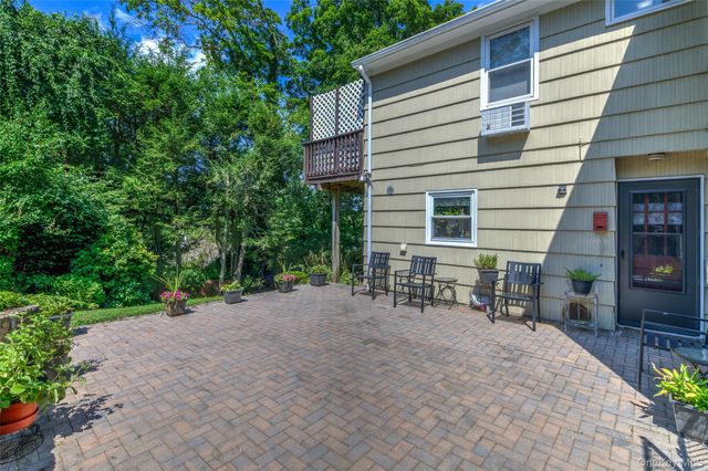 454 Swanson Drive, Thornwood, NY 10594