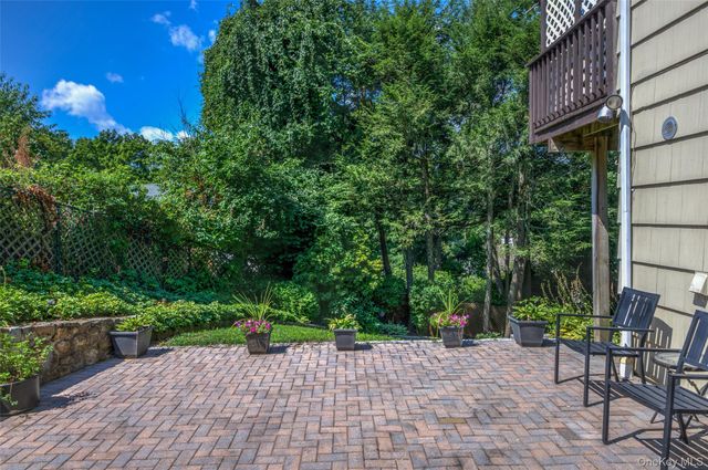 454 Swanson Drive, Thornwood, NY 10594