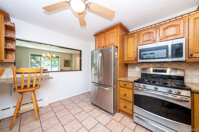 454 Swanson Drive, Thornwood, NY 10594