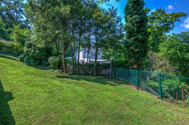 454 Swanson Drive, Thornwood, NY 10594