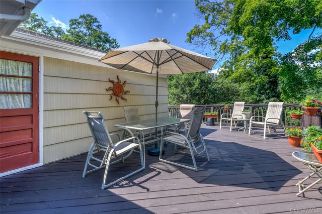 454 Swanson Drive, Thornwood, NY 10594