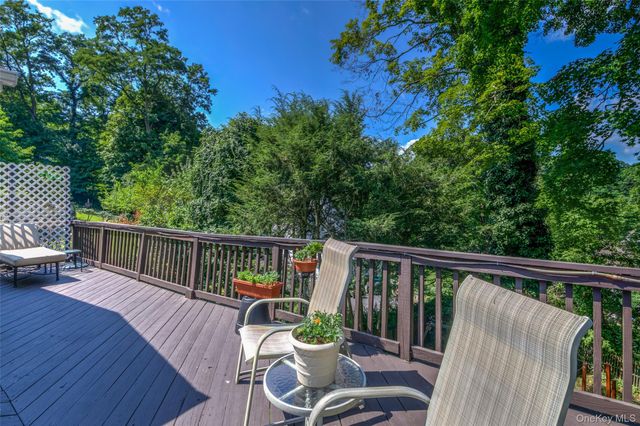 454 Swanson Drive, Thornwood, NY 10594