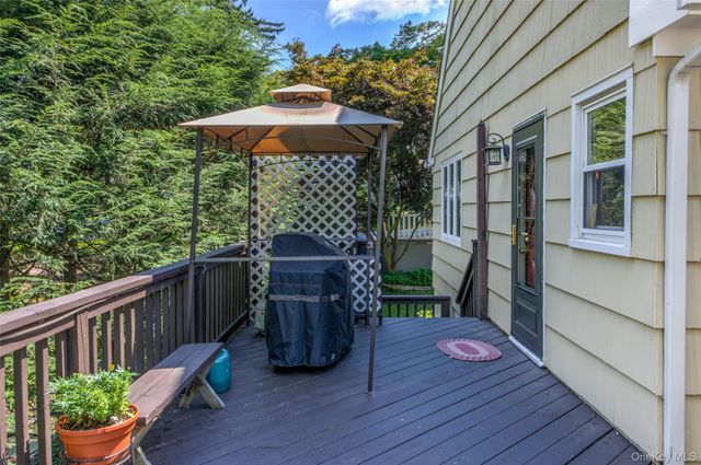 454 Swanson Drive, Thornwood, NY 10594