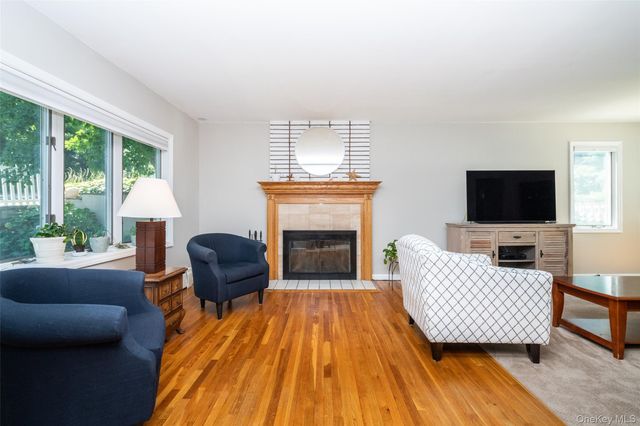 454 Swanson Drive, Thornwood, NY 10594