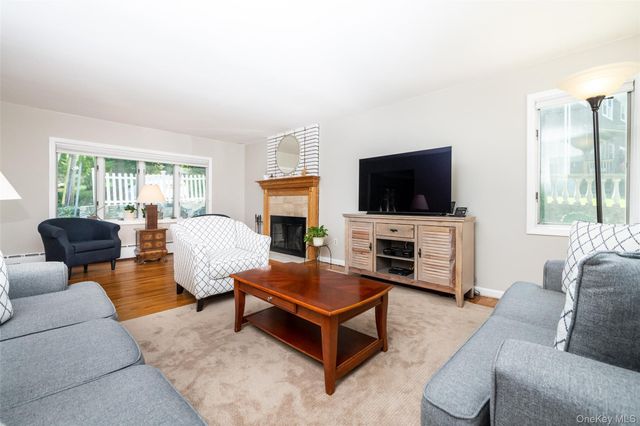 454 Swanson Drive, Thornwood, NY 10594