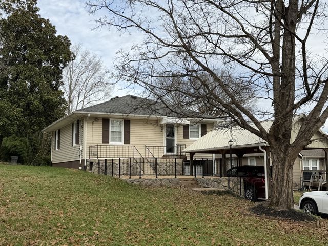 411 Moore Dr, Columbia, TN 38401