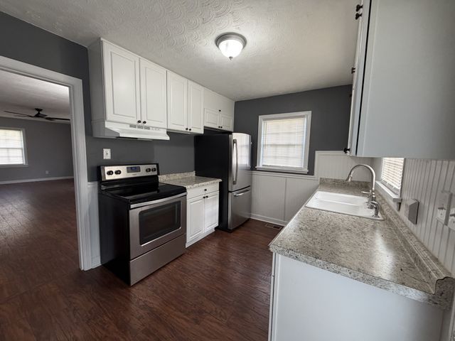 411 Moore Dr, Columbia, TN 38401