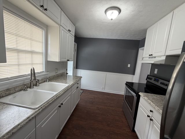 411 Moore Dr, Columbia, TN 38401