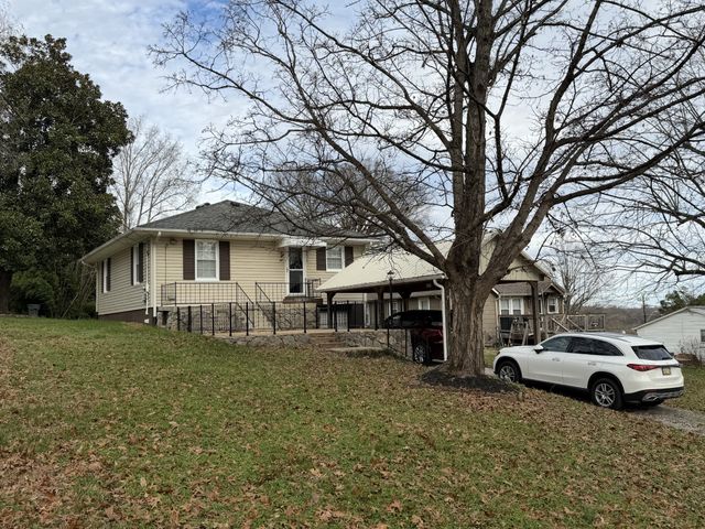 411 Moore Dr, Columbia, TN 38401