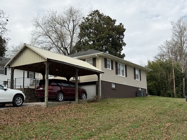 411 Moore Dr, Columbia, TN 38401