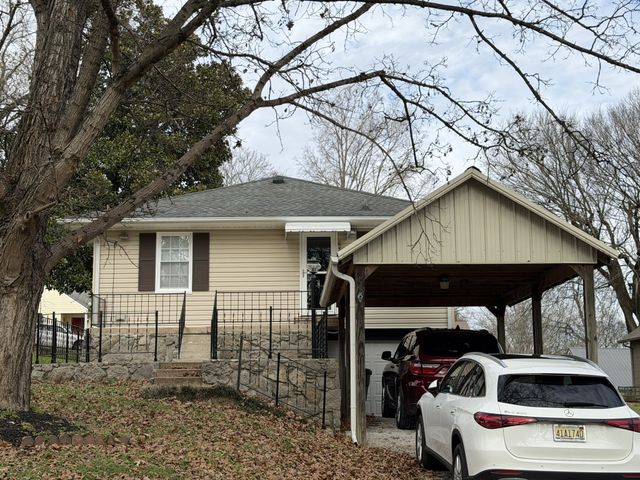 411 Moore Dr, Columbia, TN 38401