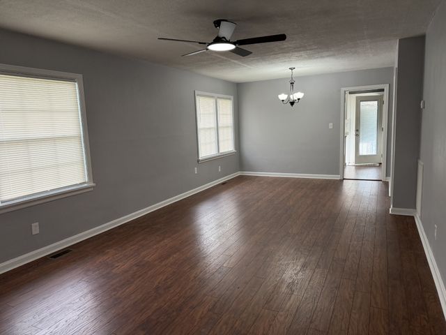 411 Moore Dr, Columbia, TN 38401