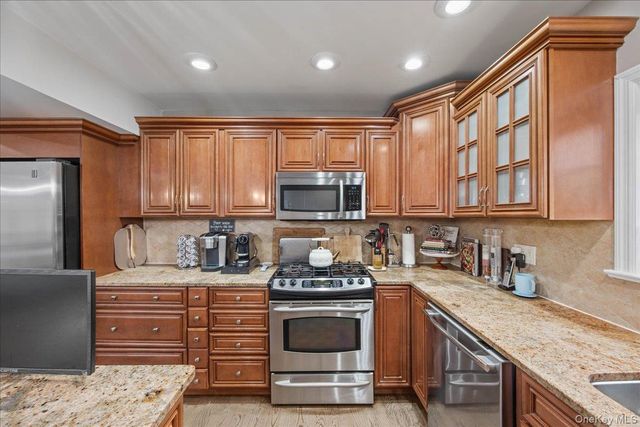 1231 Lydig Avenue, Bronx, NY 10461