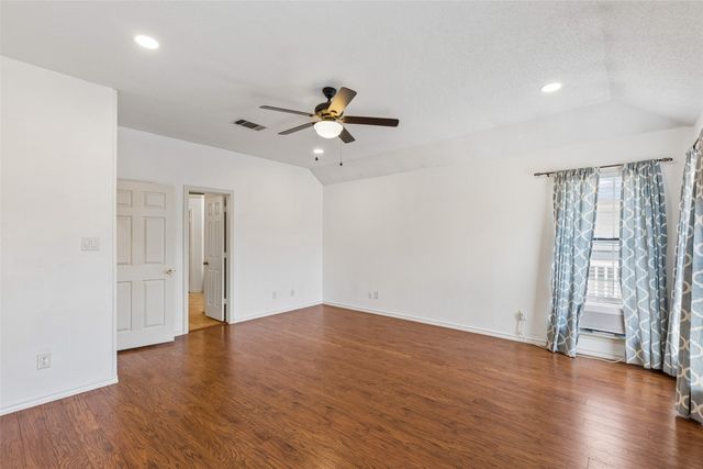 2212 Meadowstone Drive, Carrollton, TX 75006