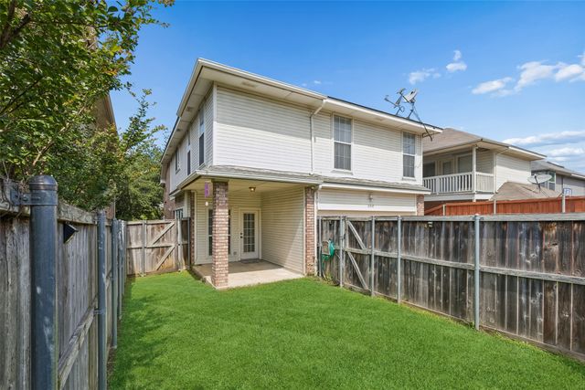 2212 Meadowstone Drive, Carrollton, TX 75006