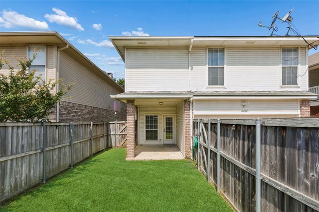 2212 Meadowstone Drive, Carrollton, TX 75006
