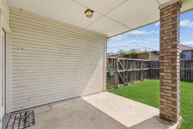 2212 Meadowstone Drive, Carrollton, TX 75006