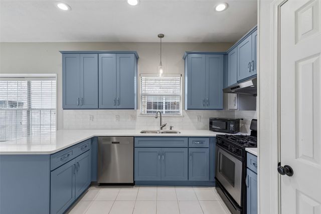 2212 Meadowstone Drive, Carrollton, TX 75006