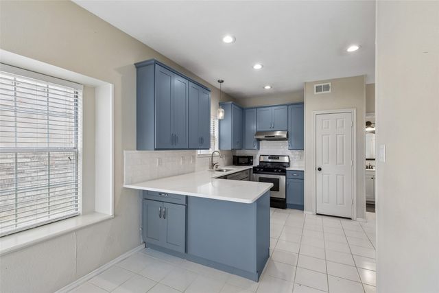 2212 Meadowstone Drive, Carrollton, TX 75006