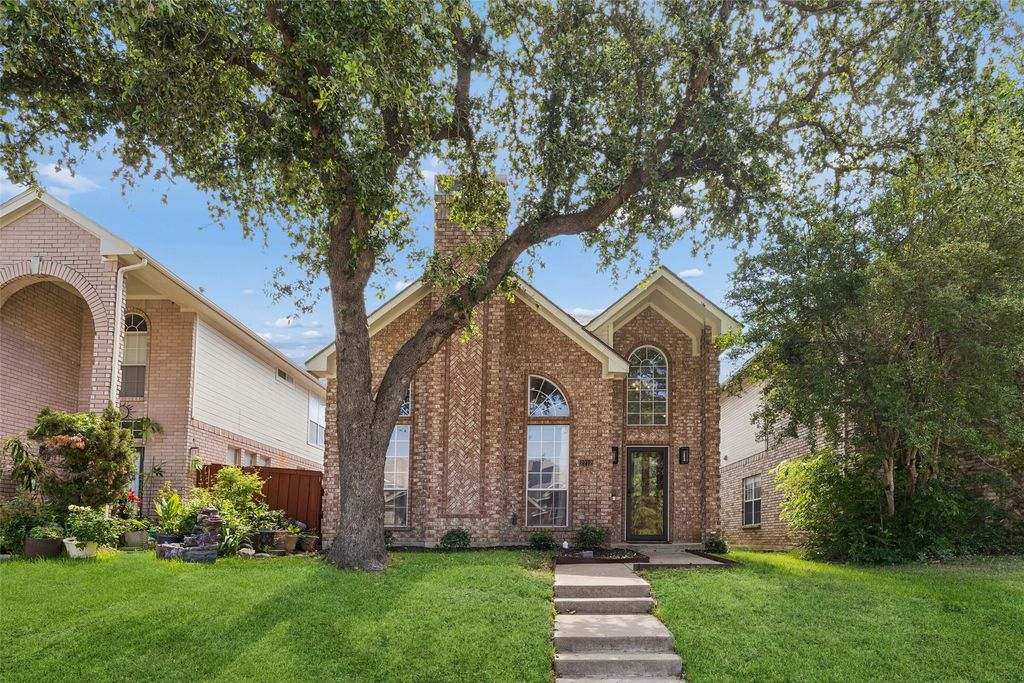 2212 Meadowstone Drive, Carrollton, TX 75006