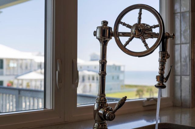 3835 Seabreeze Lane, Galveston, TX 77554