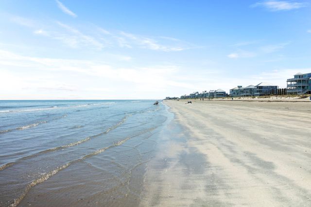 3835 Seabreeze Lane, Galveston, TX 77554