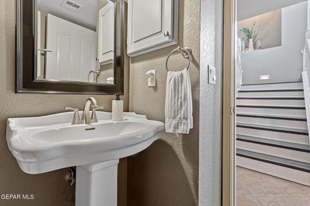 6224 LA POSTA Drive, El Paso, TX 79912