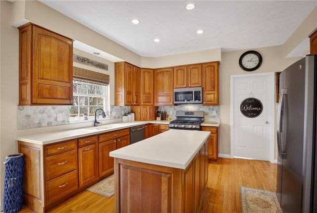 112 Hunter Dr, Cranberry Twp, PA 16066