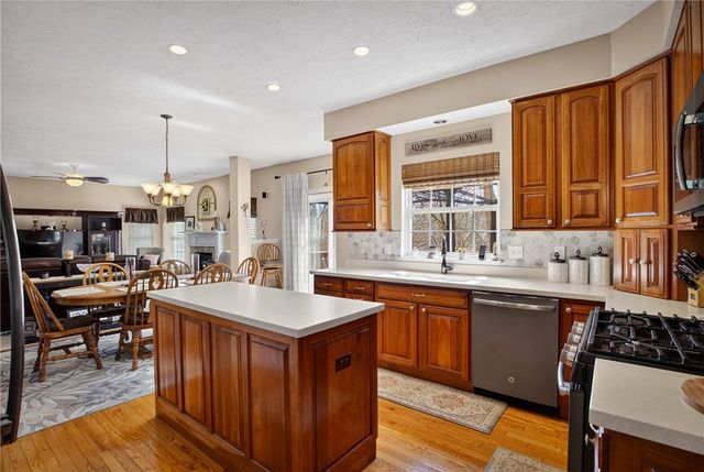 112 Hunter Dr, Cranberry Twp, PA 16066