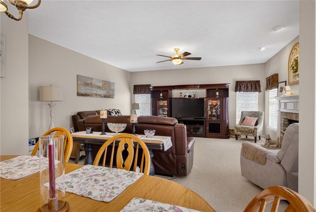 112 Hunter Dr, Cranberry Twp, PA 16066