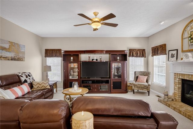 112 Hunter Dr, Cranberry Twp, PA 16066