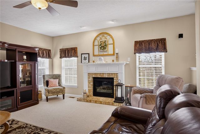 112 Hunter Dr, Cranberry Twp, PA 16066