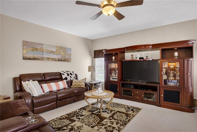 112 Hunter Dr, Cranberry Twp, PA 16066